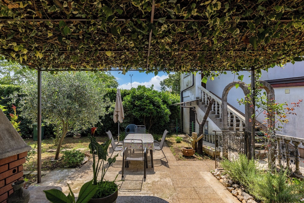 Quiet Garden Apartment Kostrena