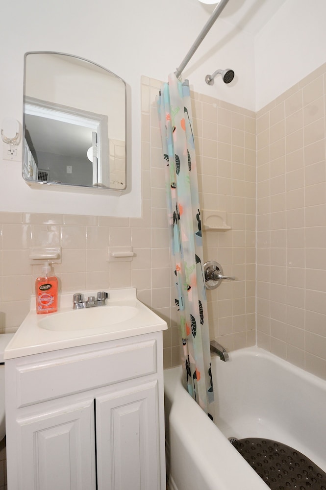 Spacious Upper East Side Studio