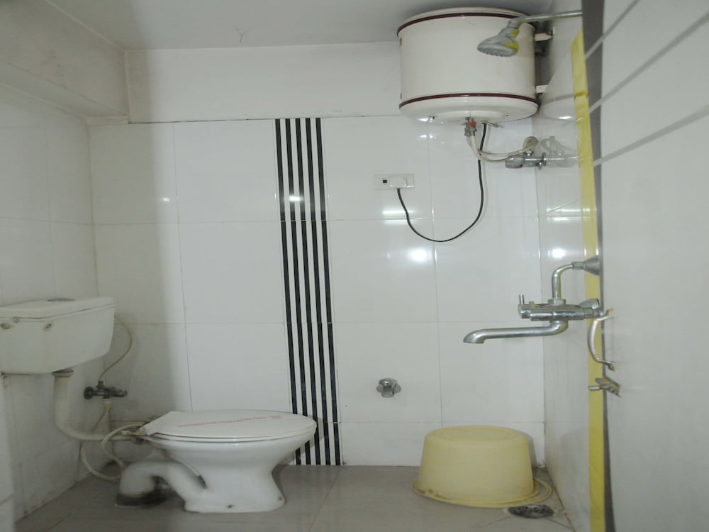 OYO 3061 Hotel De Pintu - Property Image 9