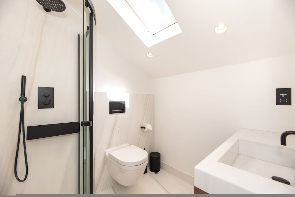 Elegant and Bright 3-bed Flat Near Sloane Square