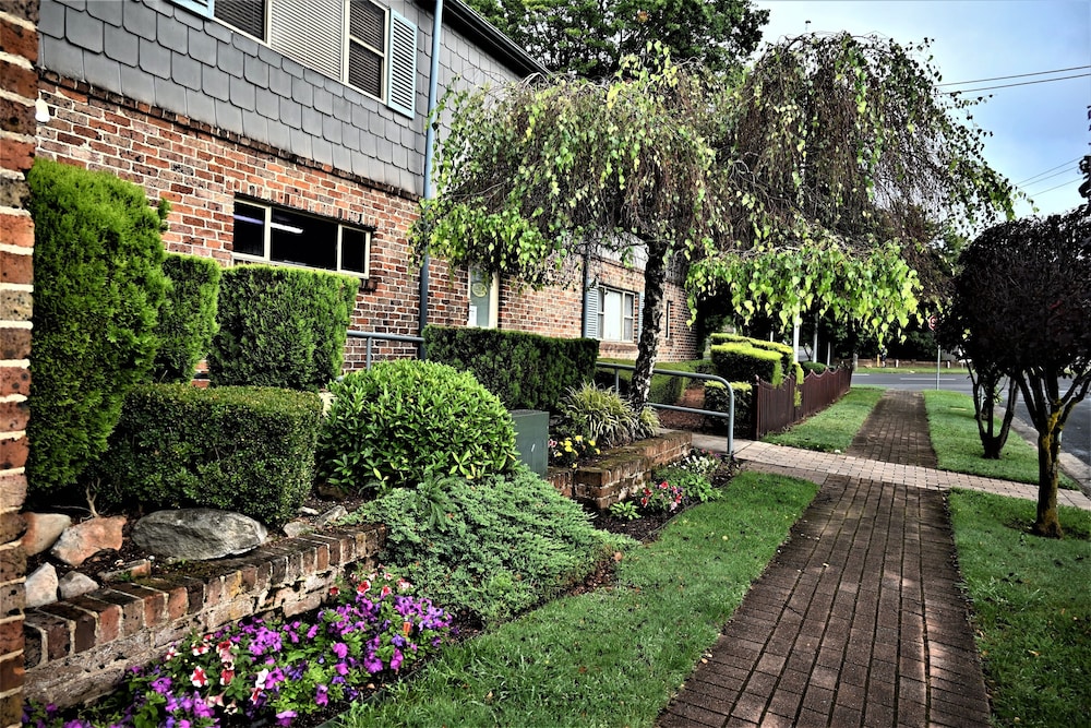 Grand Country Lodge Motel