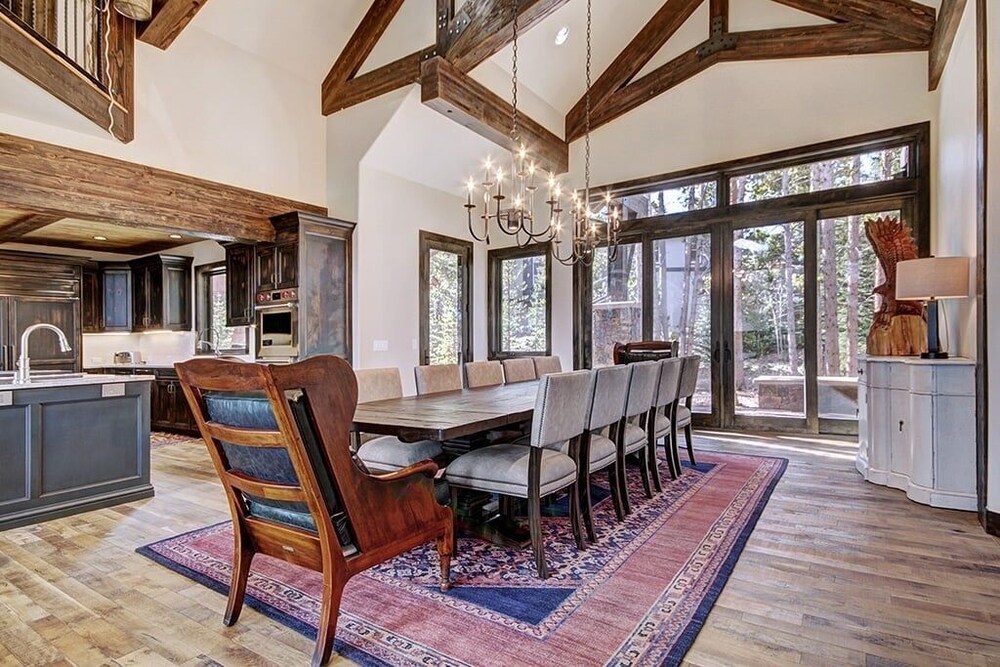 Hawk's Hideaway 6 Bedroom Home