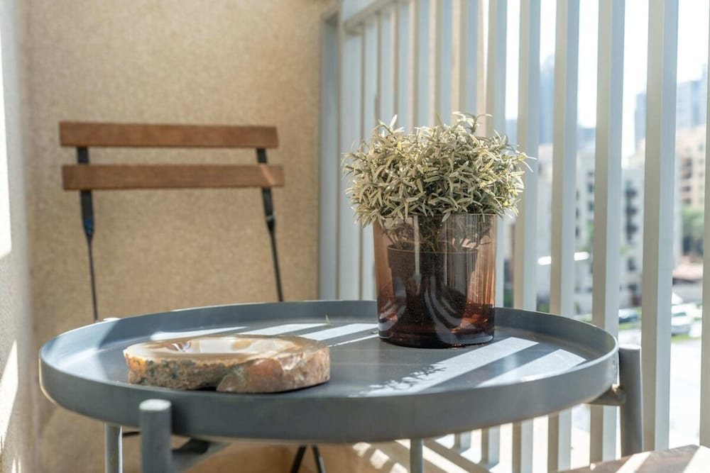 Stylish Studio Apartment w/ Patio, Downtown Dubai