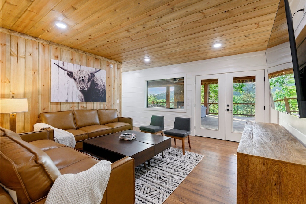 Luxury Retreat in Broken Bow