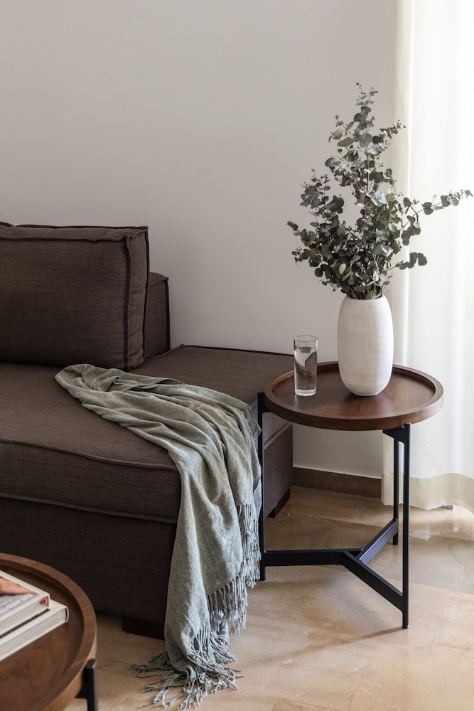Stylish 1BR Retreat Near Alimos Beach Tram