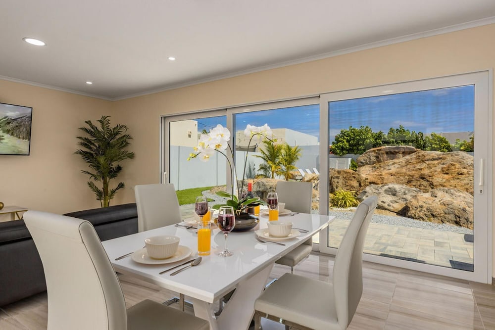 NEW 3BR 3BA Villa w Modern Decor and Private Pool