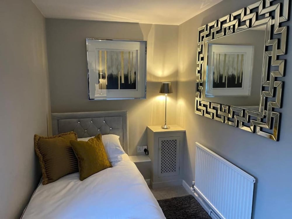 2 Bed 'cosy Cottage' Central Bawtry High End Decor