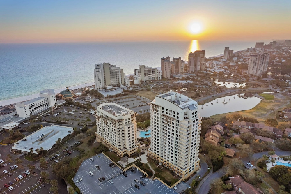 Miramar Beach Studio w/ Pool, Tennis & Walk to Beach Luau Eastern Sky