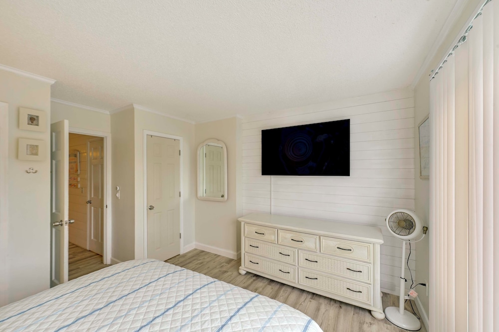Steps to Rehoboth Bay Marina! Condo w/ Pool Access