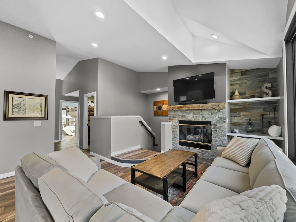 Summit County Vacations - Newly Renovated, Slope-Side Walk-In Walk-Out, Top Floor, Views of Ten Mile Range - ER4 by Redawning - Property Image 36