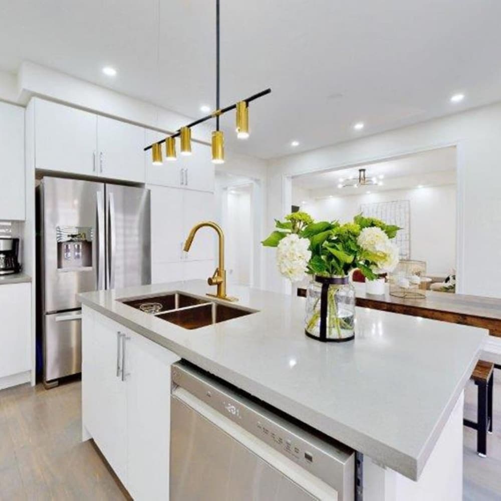 Georgina. New 4 Bedroom House Near Lake Simcoe