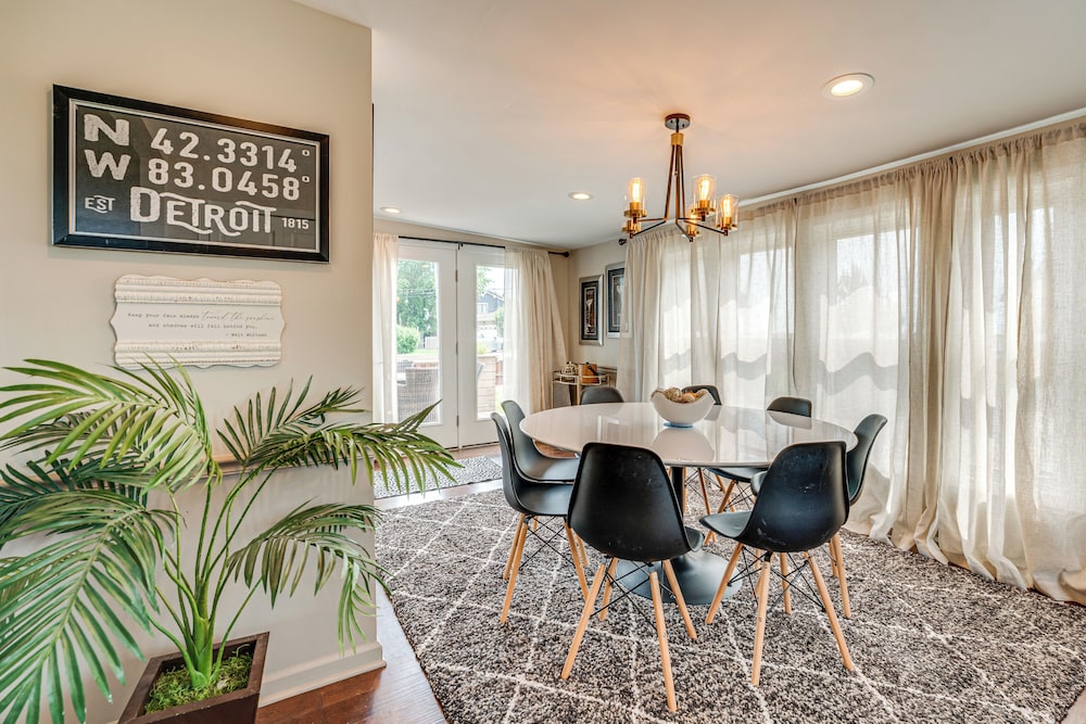 Canal-front St Clair Shores Home: 2 Mi to Dtwn