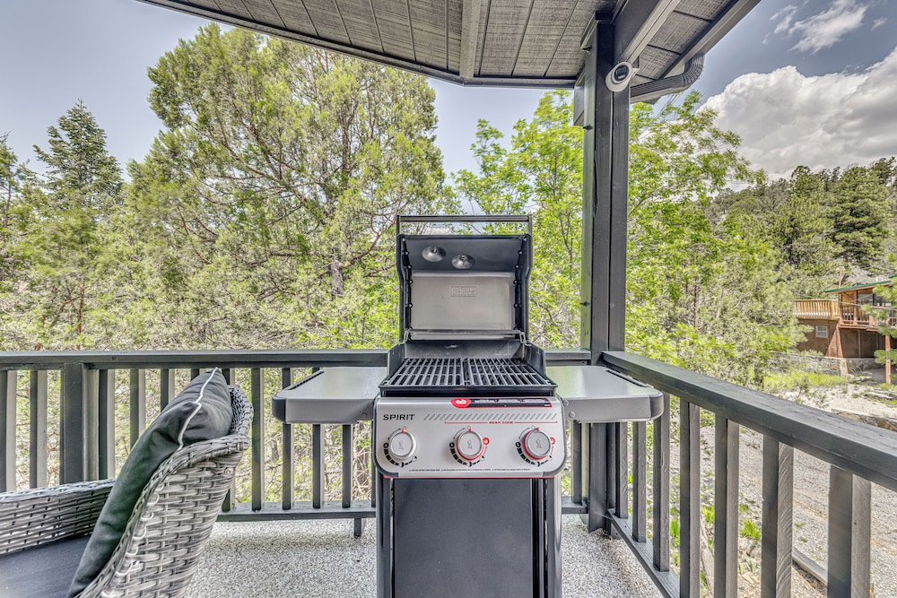 18 Mi to Ski Apache - Ruidoso Home Fit for Family!