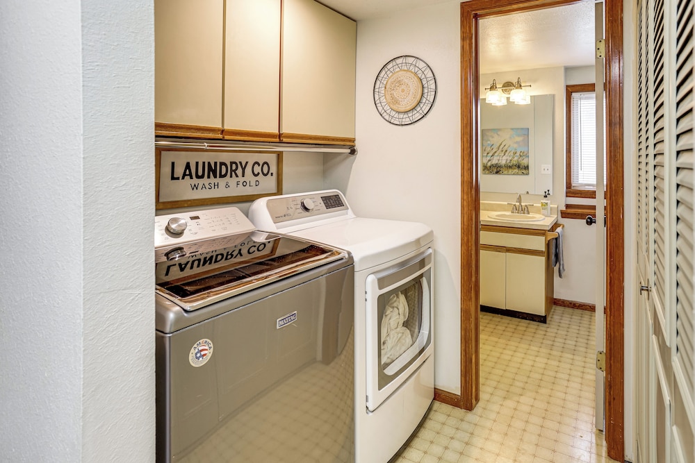 Spacious Rock Springs Stay Near Shops & Dining!