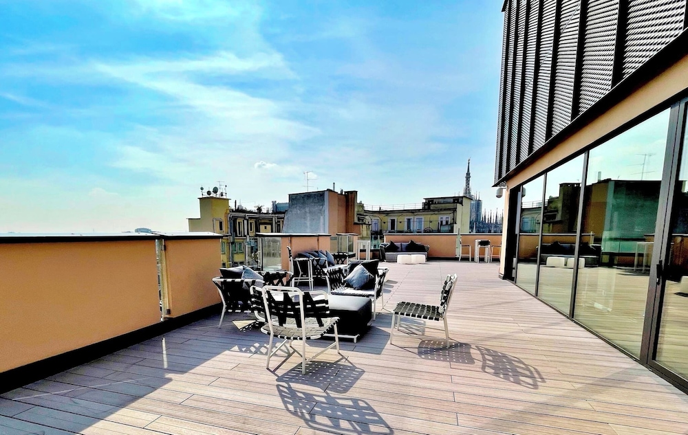 San Babila Central Tower by Rentopolis - High-end 1bdr with panoramic terrace overlooking Duomo