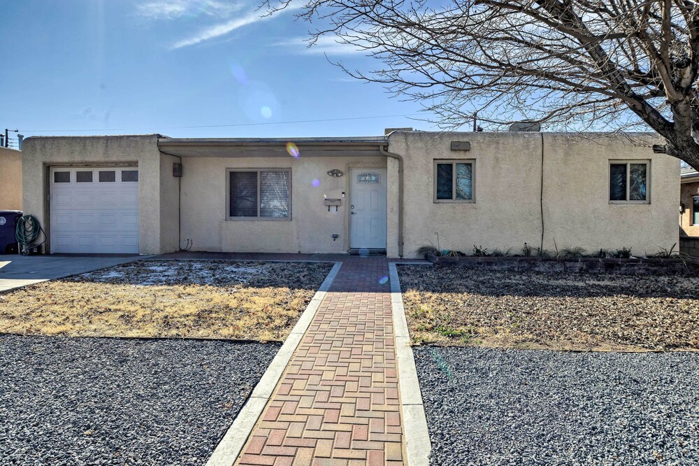 Vibrant ABQ Adobe Den: Mtn Views, Walk to Park! view 3