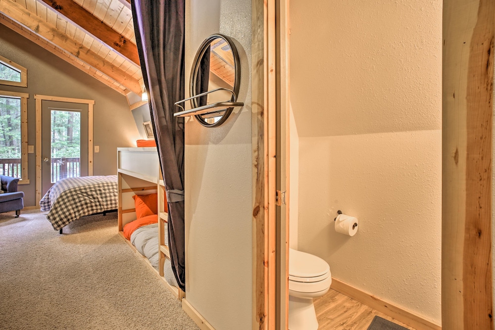 Mountain Chalet w/ Hot Tub by Cle Elum Lake! view 4