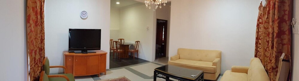 Mri Homestay Sg Buloh - 3 Br House on First Floor With Centralised Pool photo 4