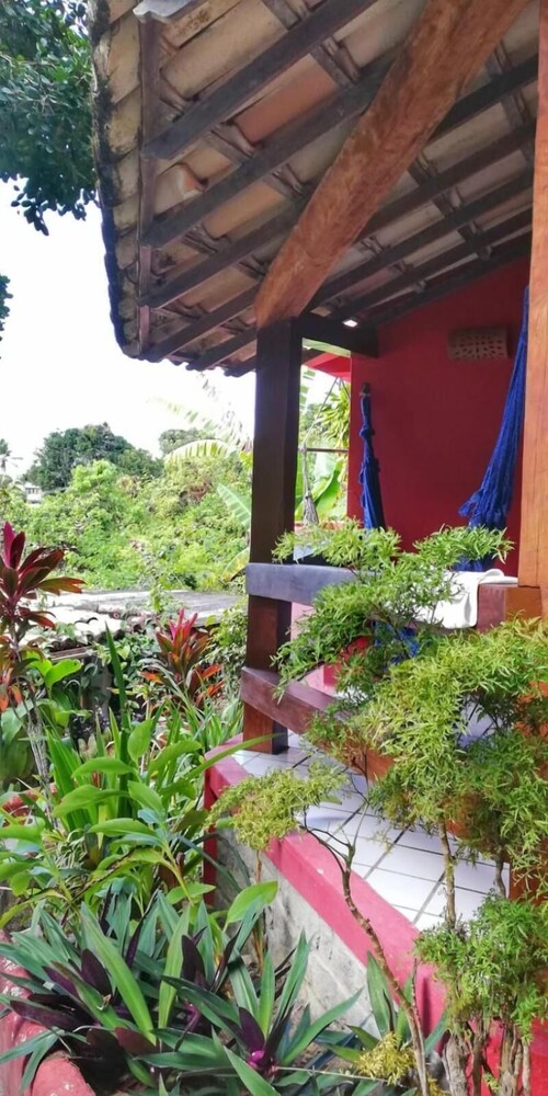 Novos Baianos Hostel e Suites