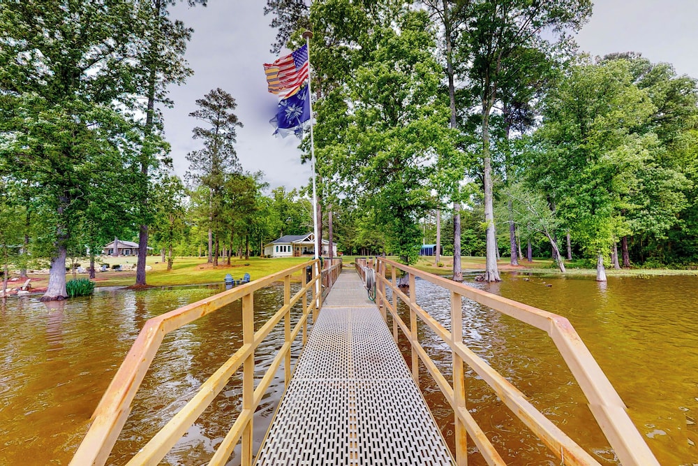 Large 3BR Lakefront Lake Murray Home w/ Dock