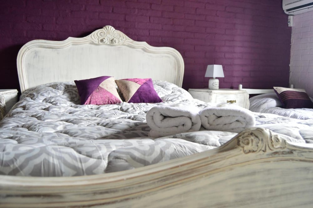Pastora Suites & Hostel