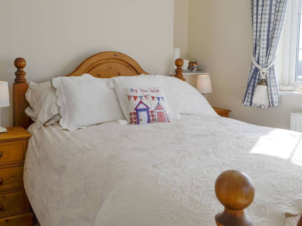 1-bed Cottage on Coastal Pathway in South Wales view 4