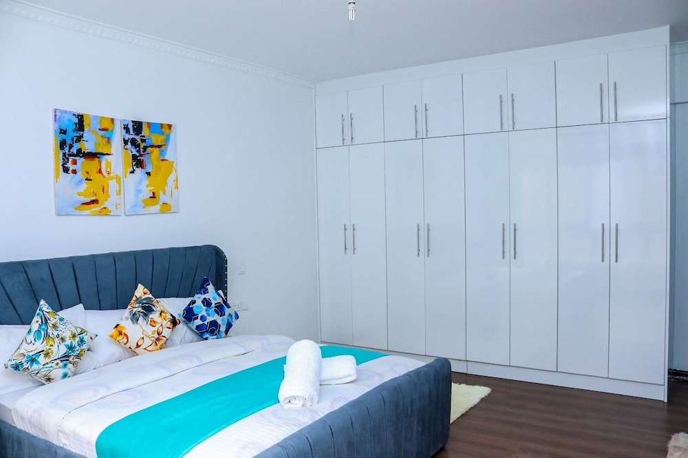 Luxury 4 Bedroom with a Rooftop Pool view 3