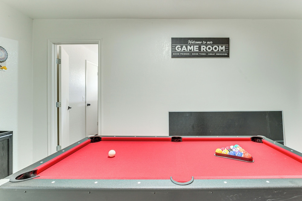 South OKC Home w/ Game Room: 18 Mi to OU Campus!