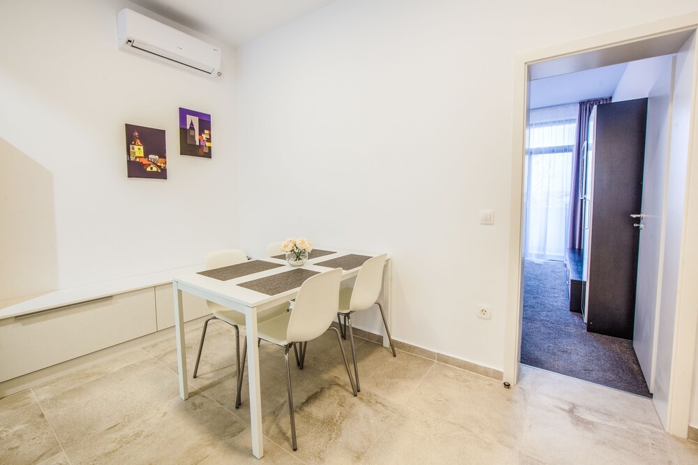 22 Residence view 5