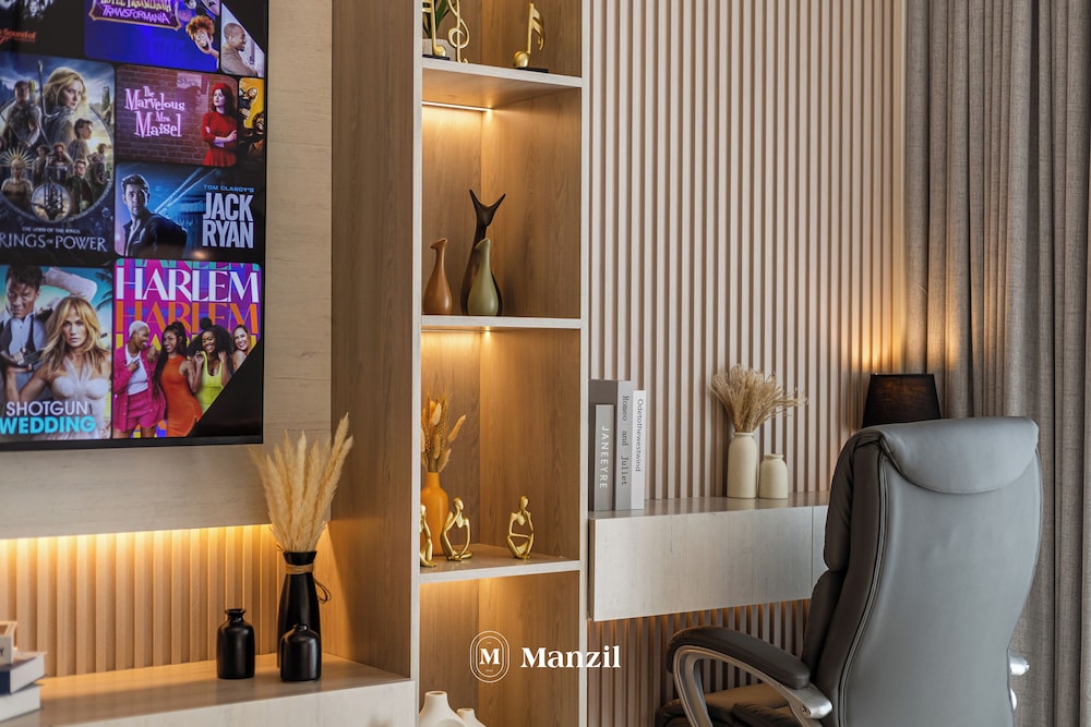 Manzil- Chic 2BR w Pool nr Circle Mall