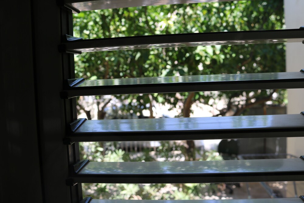 Costas Hostel Action