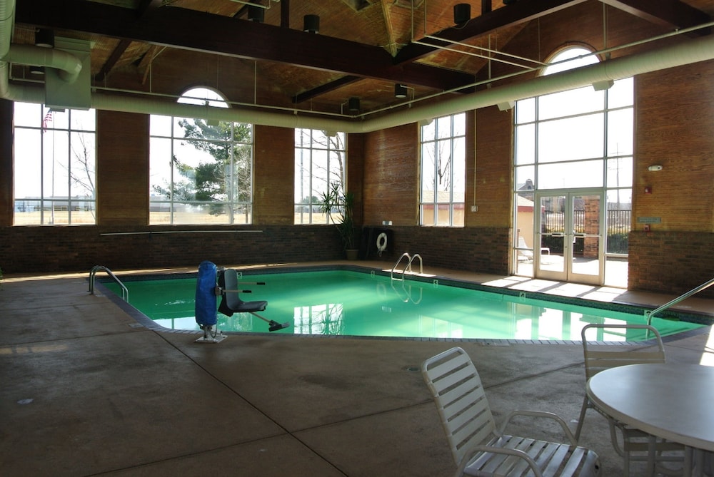 Quality Inn & Suites Carthage near Precious Moments Chapel