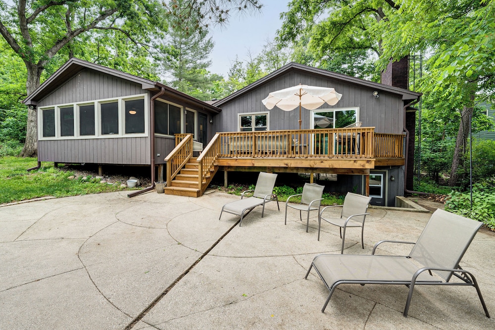 Geneva Lake Adventures: Family Retreat w/ Patio