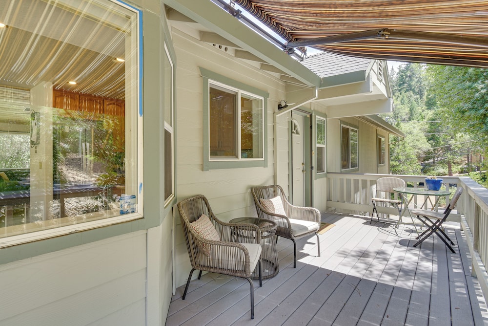 Gateway to Yosemite: Group-friendly Groveland Home