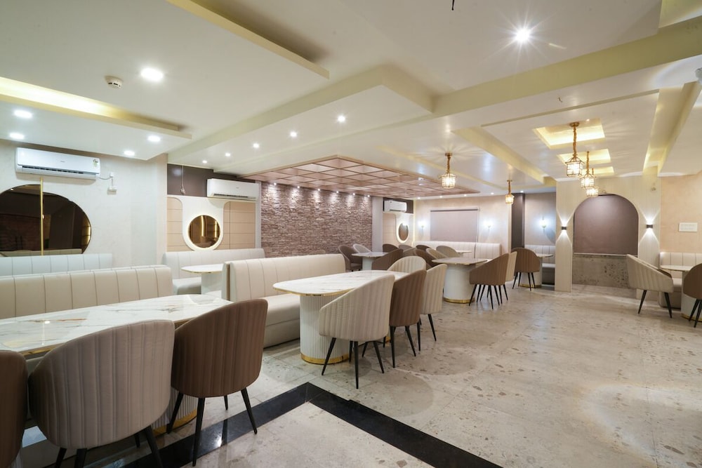 Hotel Square 36