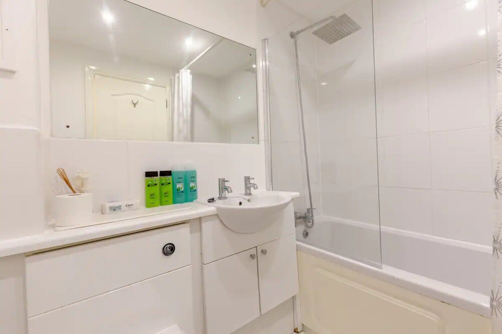 Stunning 2 Bedroom Apartment in the Heart of Westminster