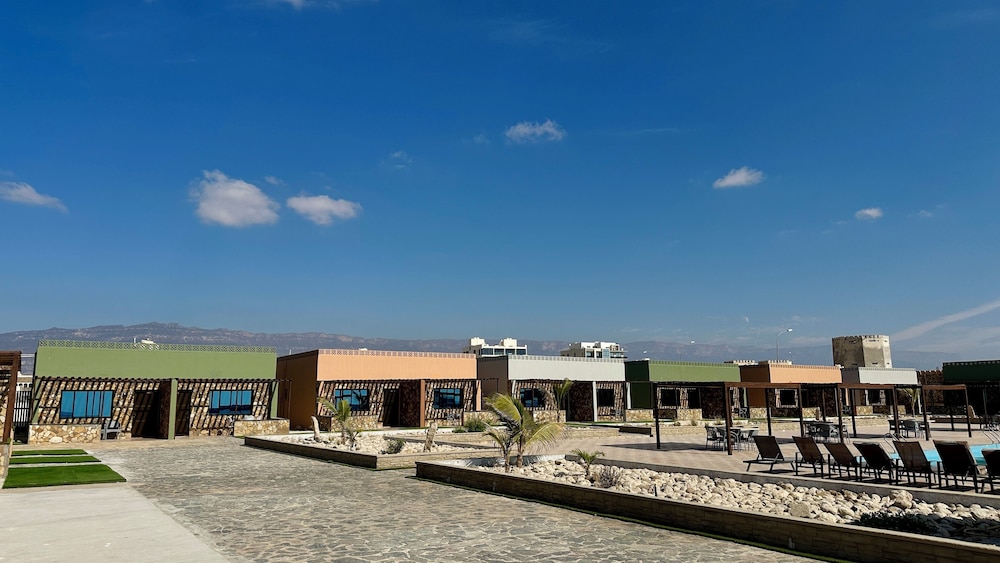 Roushan Resort