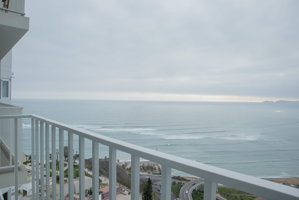 w Charming 1BR Apartment w Balcony in Barranco