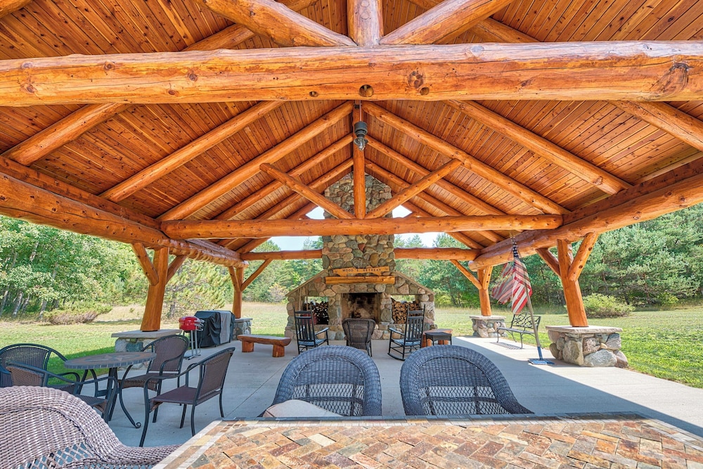 Steps to Beach: Lake Cabin Retreat in Levering!