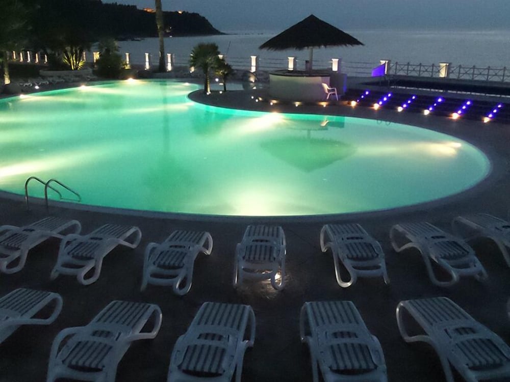 Cala Petrosa Resort