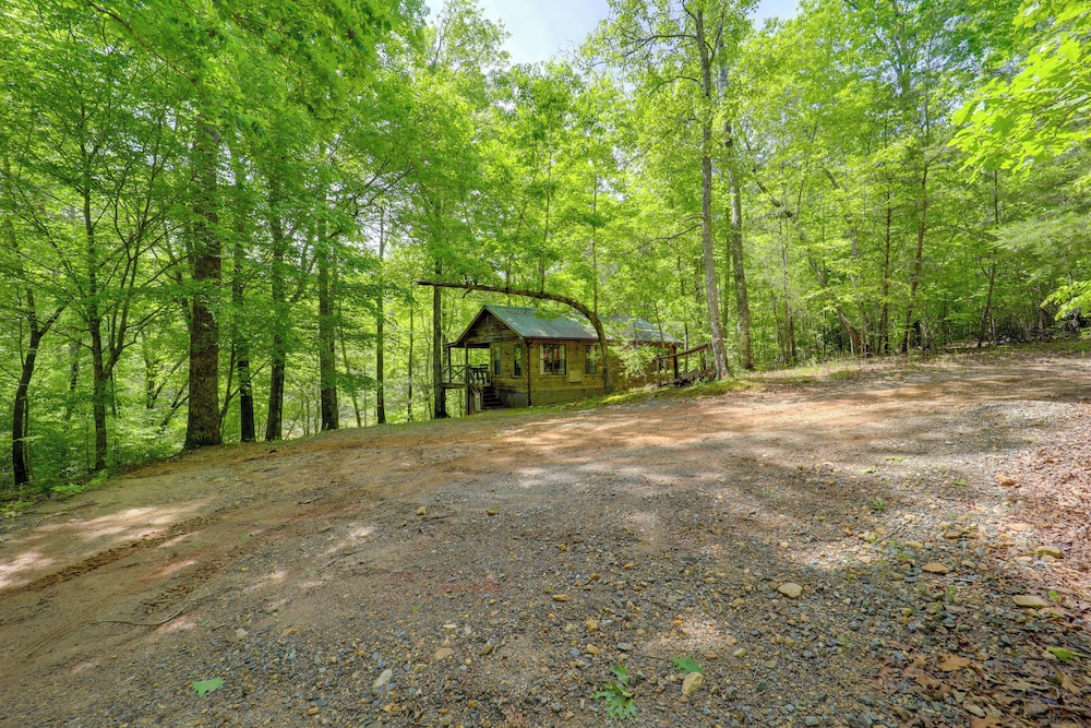 Hike, Soak & Unwind in Nature: Blue Ridge Cabin