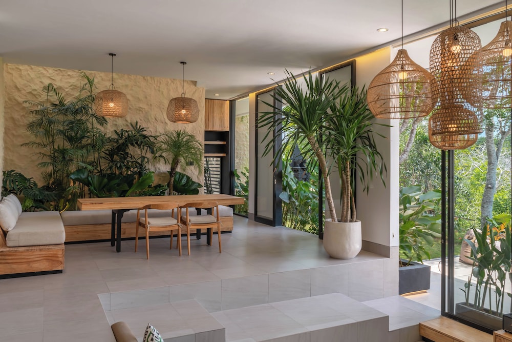 The Luminous Villa Uluwatu