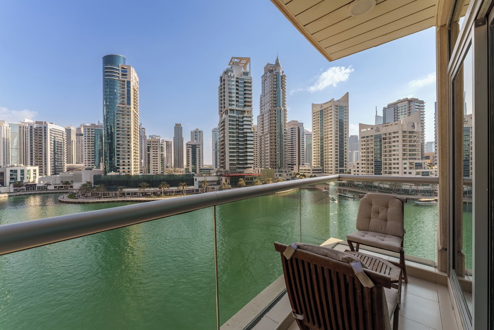 Maison Privee - Blissful Living w/ Dubai Marina Waterfront Views