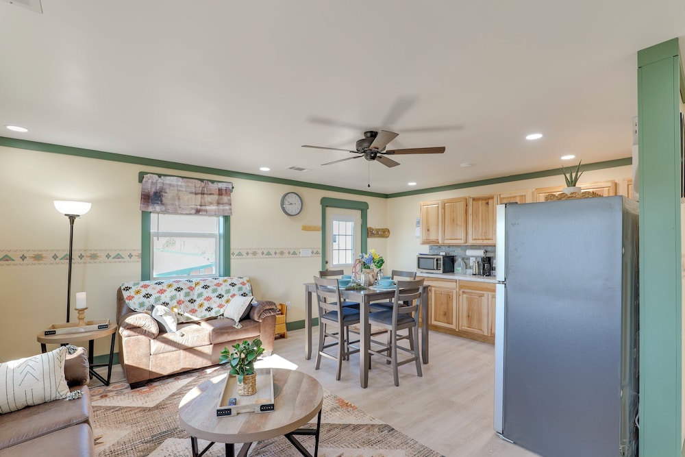 9 Mi to Lake Carlsbad: Pet-friendly Apt