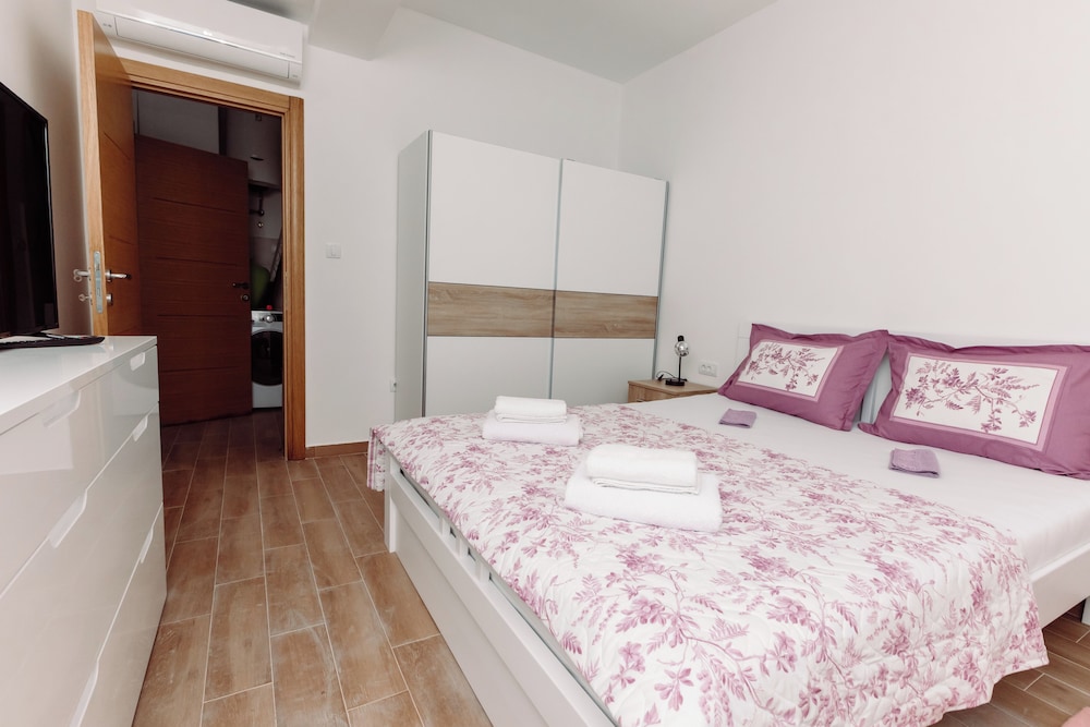 Waterfront Apartment Petrovina