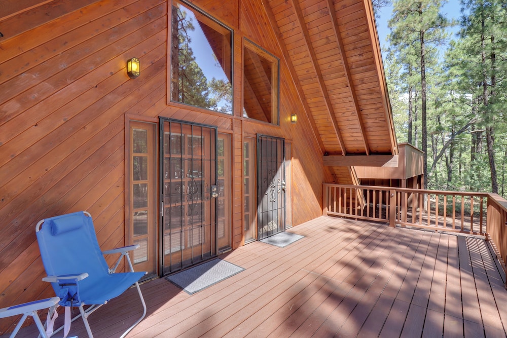 A-frame Pinetop Cabin < 6 Mi to Rainbow Lake! view 3