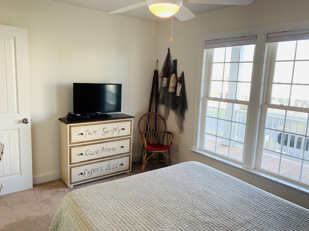 Compass Rose 4 Bedroom Home by RedAwning