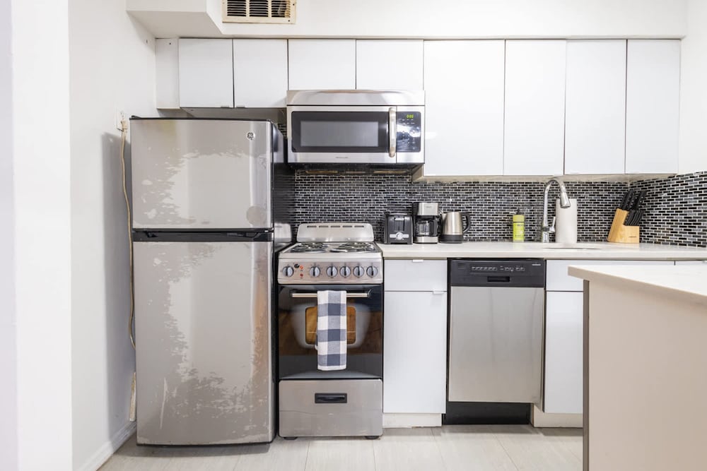 26-1c Gramercy Large 1BR WD