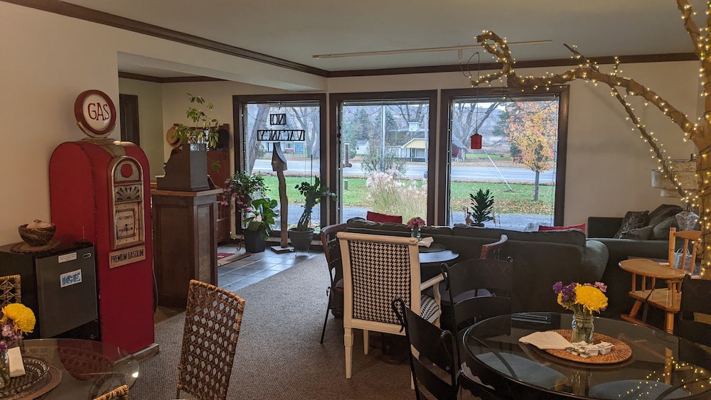 The Meadowlark Inn view 3