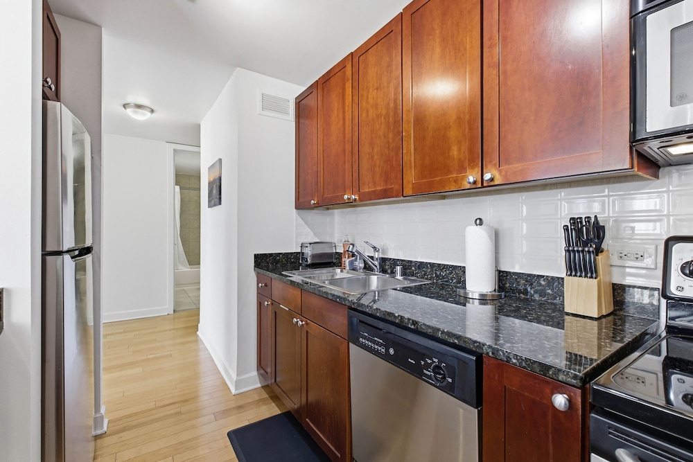 2bd River North Million Dollar Views! Parking Incl 2 Bedroom Condo